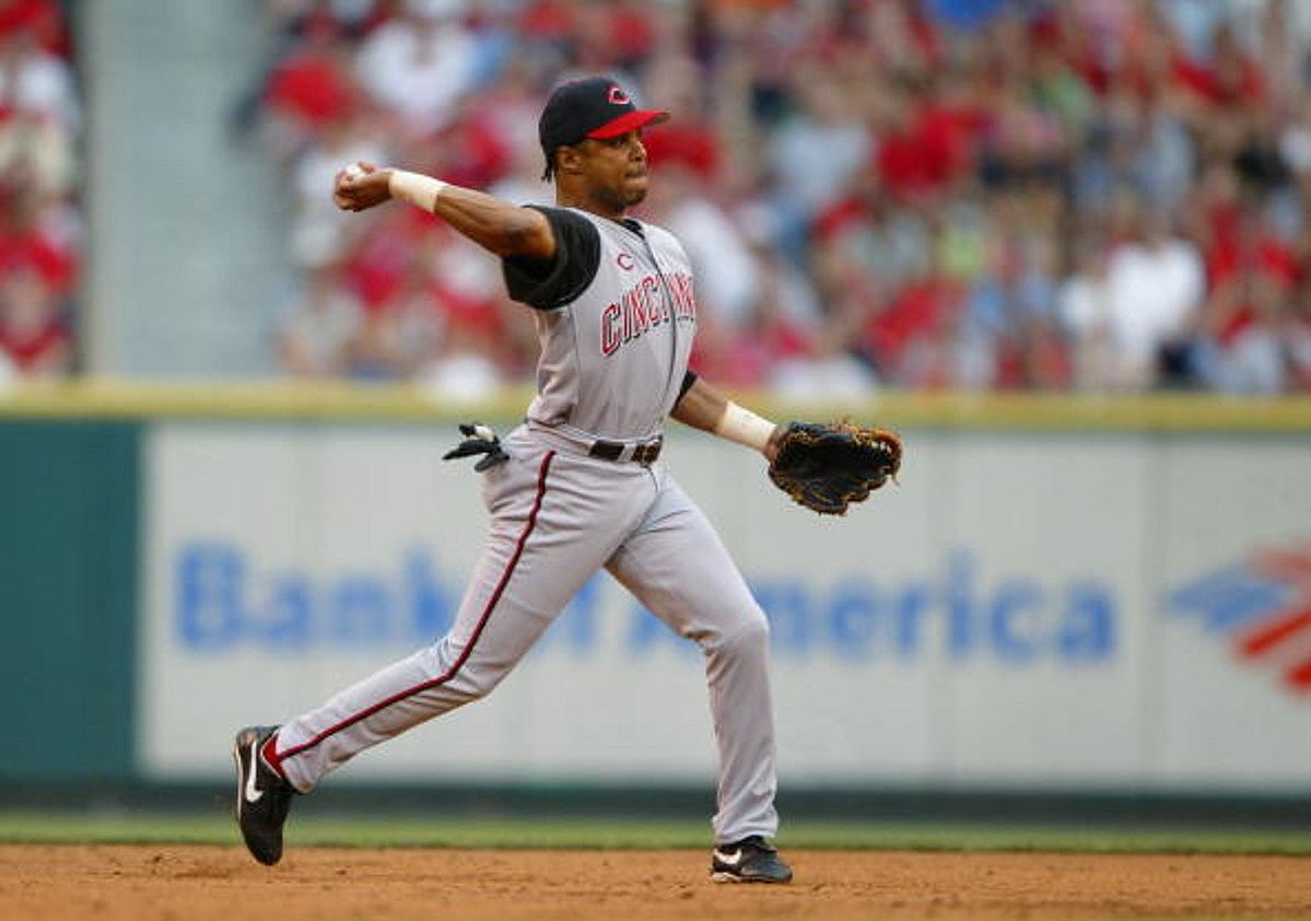 Barry Larkin and Cincinnati Reds (Credits: krod.com)