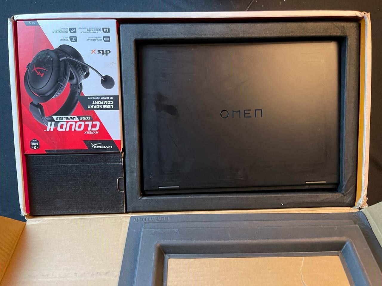 Box contents of the Omen (Image via Sportskeeda)