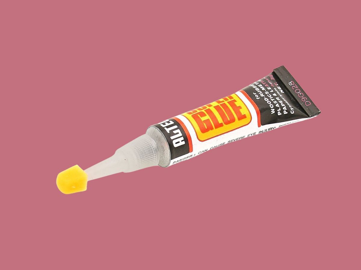 Super Glue ( Image via Amazon)