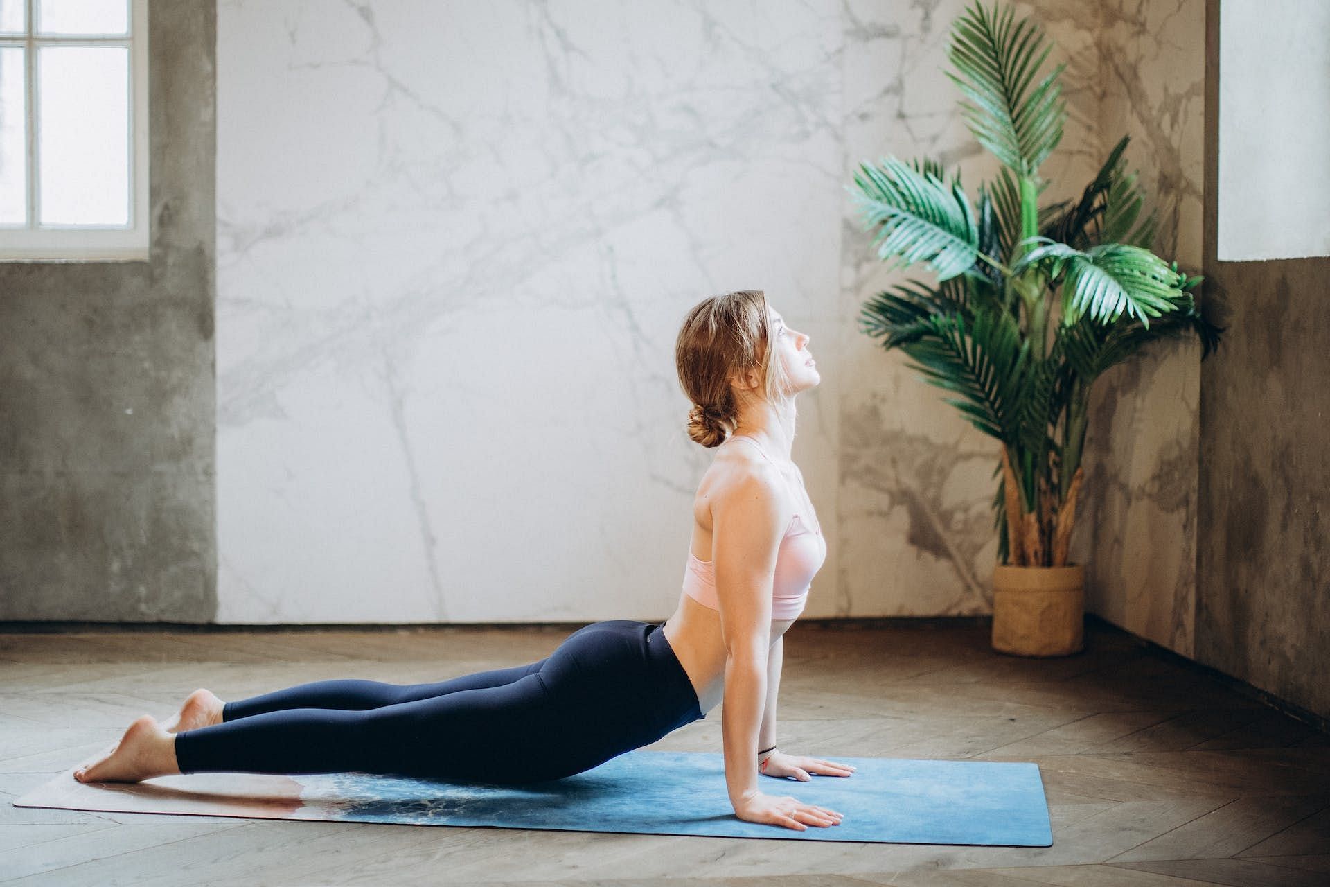 Practice yoga poses (Image via Pexels/Elina Fairytale)