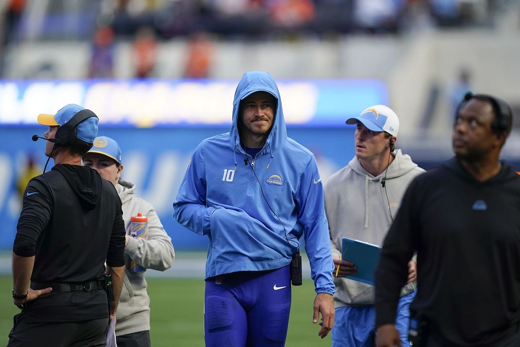 NFL QB Injuries 2023 List of quarterbacks who suffered seasonending blows feat. Justin Herbert