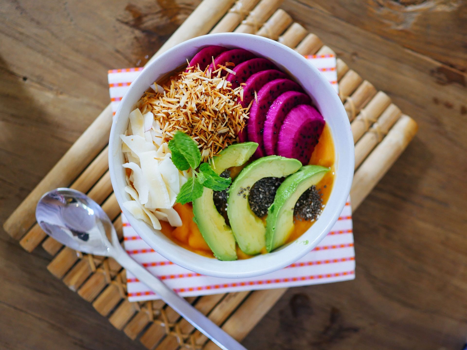 Eat plant-based food (Image via Unsplash/Mariana Montes)