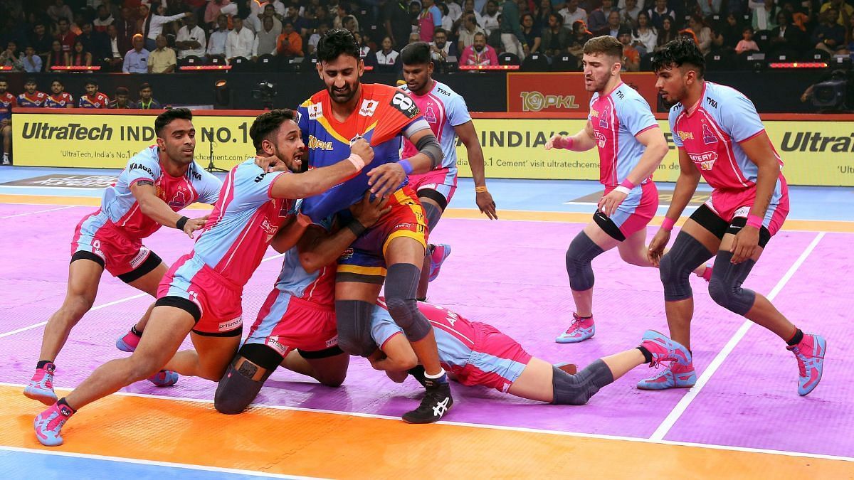 Jaipur Pink Panthers in action against UP Yoddhas (Image Courtesy: PKL)