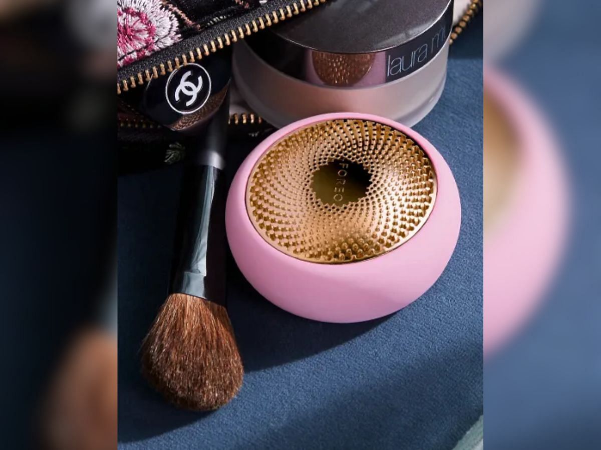 Foreo UFO Smart Mask Treatment (image via Foreo)