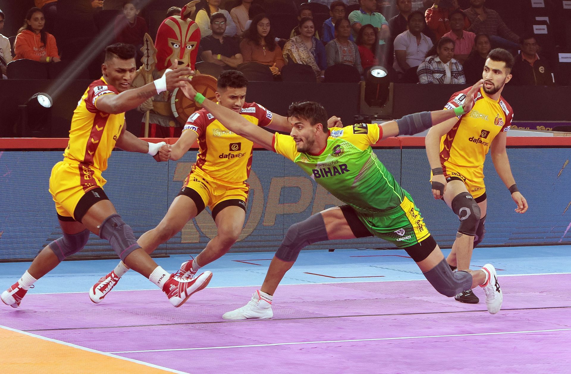 Patna Pirates raider Manjeet in action (PC: PKL)