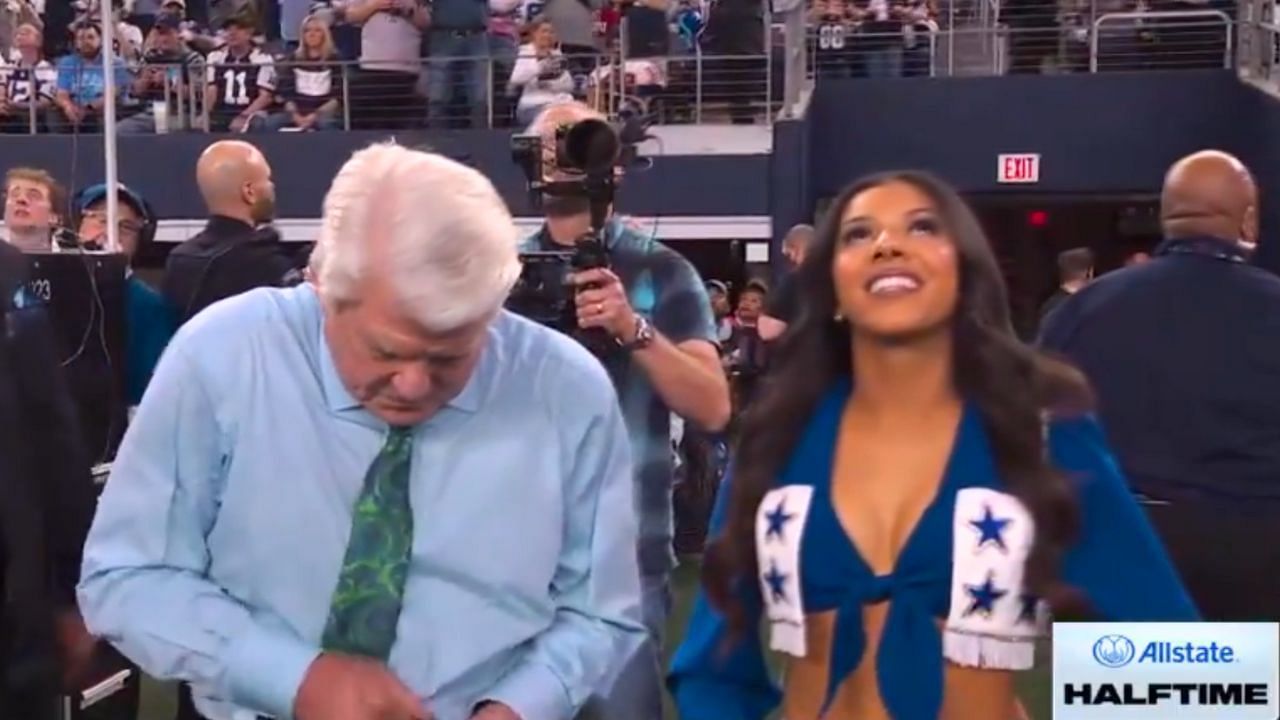 Jimmy Johnson adjusting his belt during his Ring of Honor induction ceremony