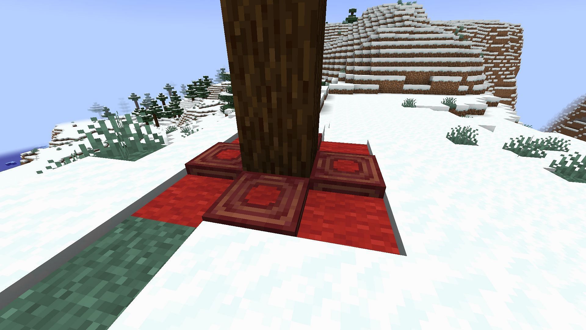 Créez la base de l'arbre de Noël dans Minecraft avec des lanternes marines, des blocs de laine colorés et des trappes (Image via Mojang)