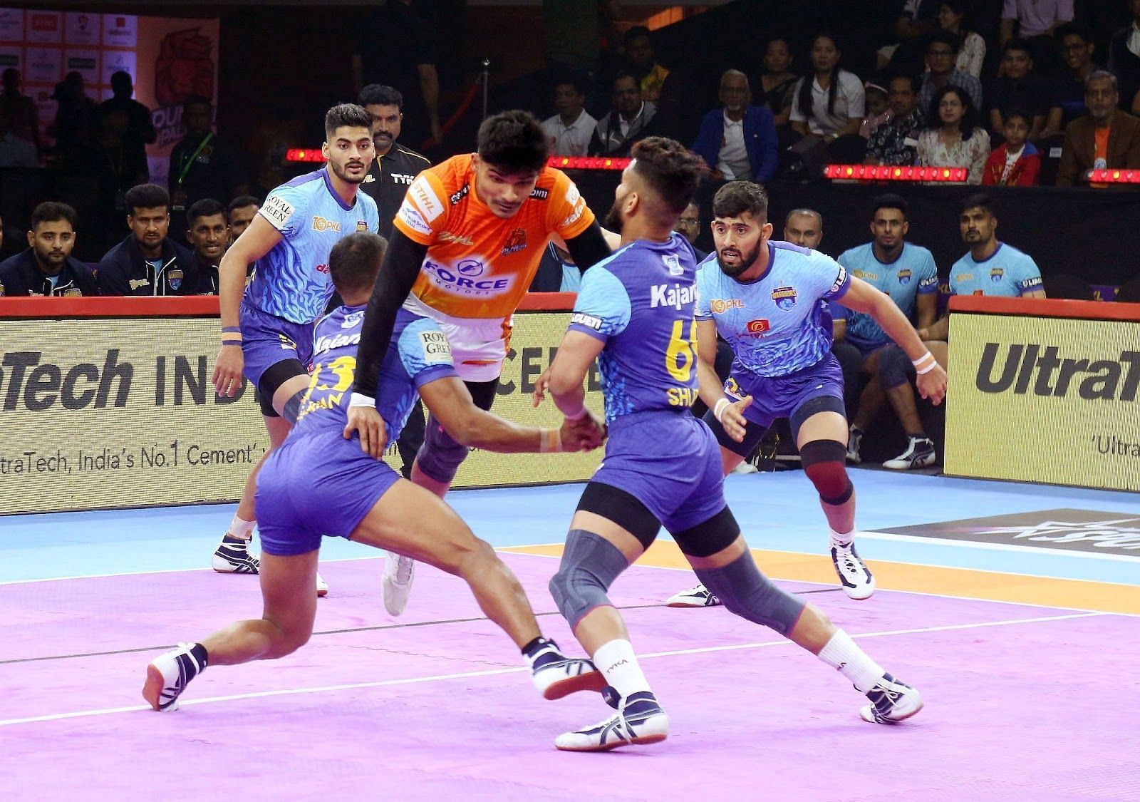 Shubam Shinde (right) in a chain tackle with Darpan against Pankaj Mohite (Credits: PKL)