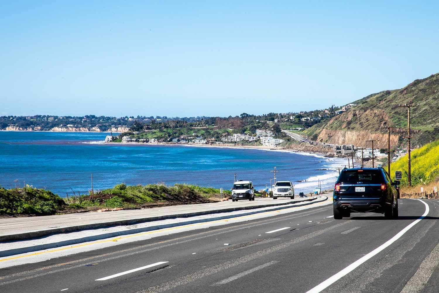 Malibu authorities announce the upgrade of the Pacific Coast Highway after numerous accidents and deaths. (Image via Getty Images)