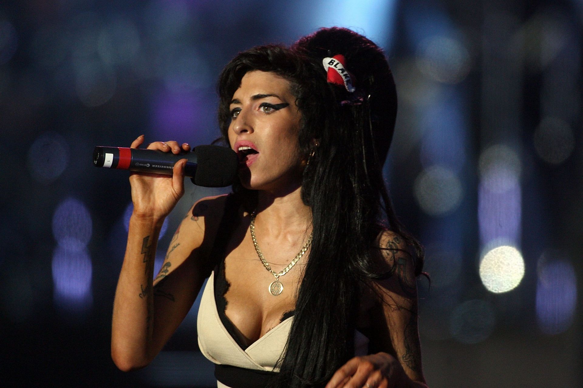 Amy Winehouse (Image via Getty)