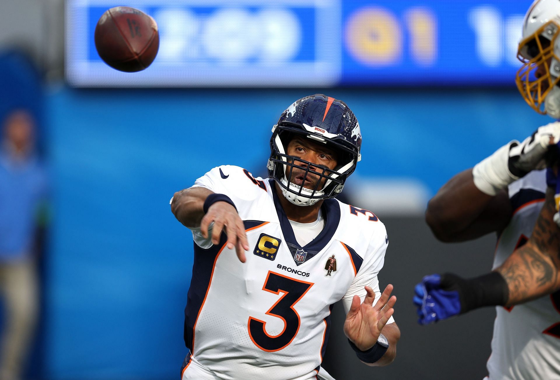 Russell Wilson throws a pass vs the Los Angeles Chargers