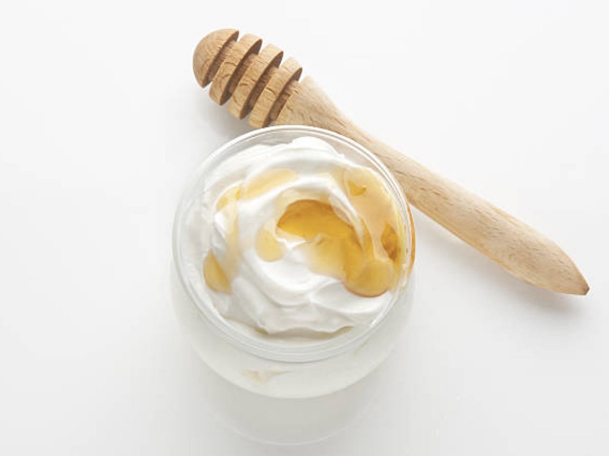 Yogurt and honey moisturizer (Image via Sportskeeda)