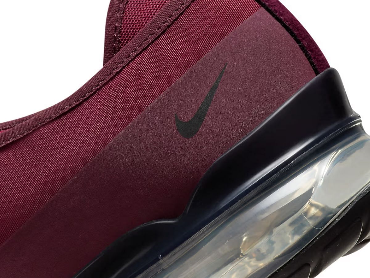 Nike air max invigor on sale maroon