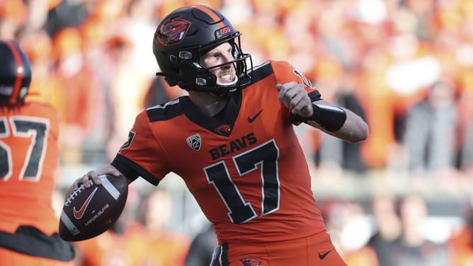 Who are the Oregon State vs Notre Dame announcers today on CBS? All about the Sun Bowl game's coverage team