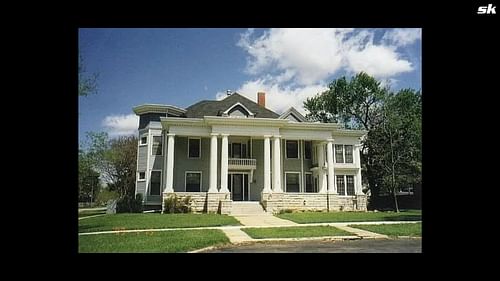 The main entrance to the mansion