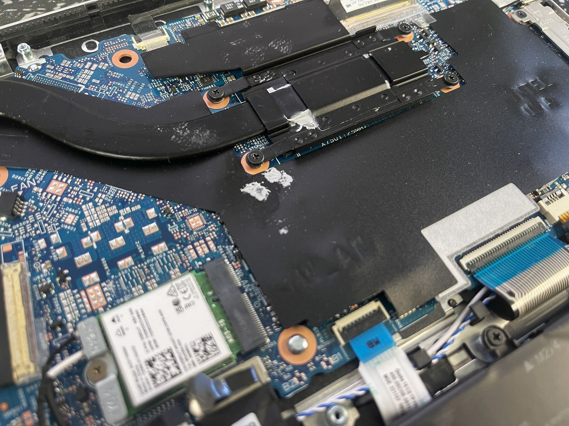 Over application of thermal paste (Image via Sportskeeda)