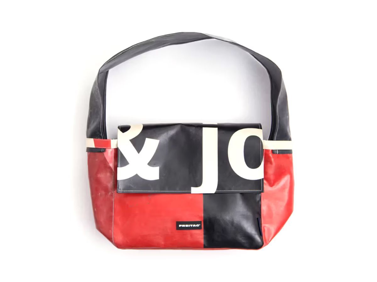 COMME des GAR&Ccedil;ONS x FREITAG Holiday Collection (Image via COMME des GAR&Ccedil;ONS x FREITAG)