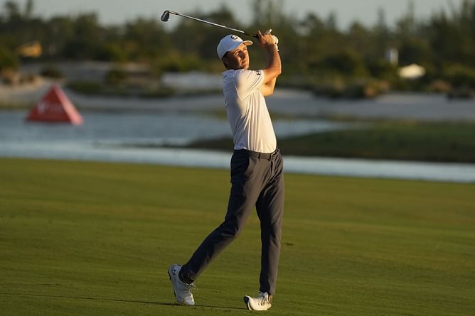 Watch: Fan gets one-of-a-kind souvenir from Jordan Spieth at the Hero World Challenge