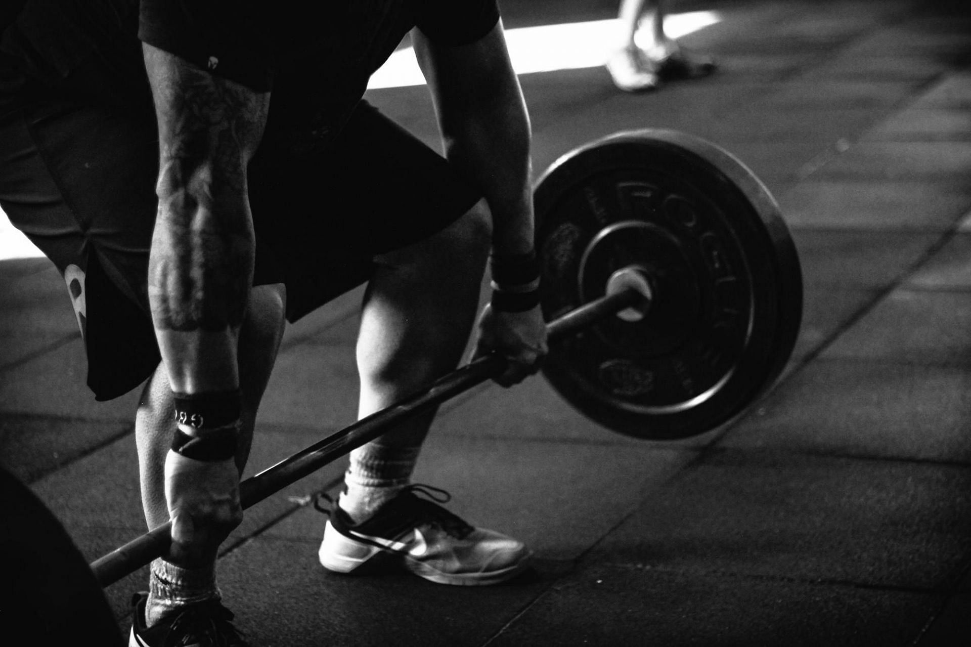 Benefits of adjusting weights (Image sourced via Pexels / Photo by victor)