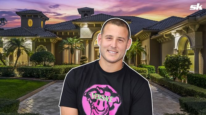 Inside Yankees star Anthony Rizzo's former $2,400,000 Florida mansion, which complements modern amenities with majestic look
