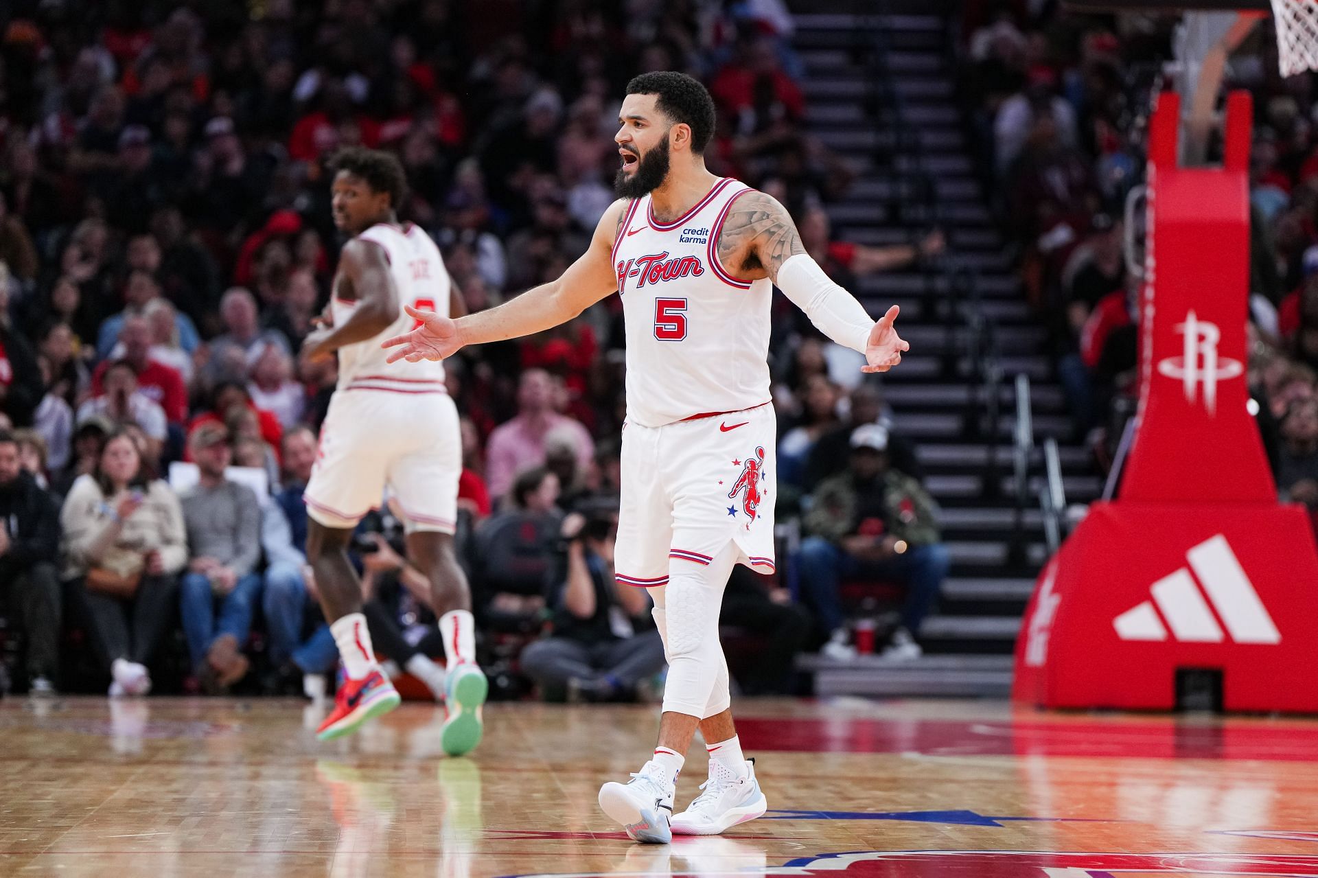 Phoenix Suns v Houston Rockets