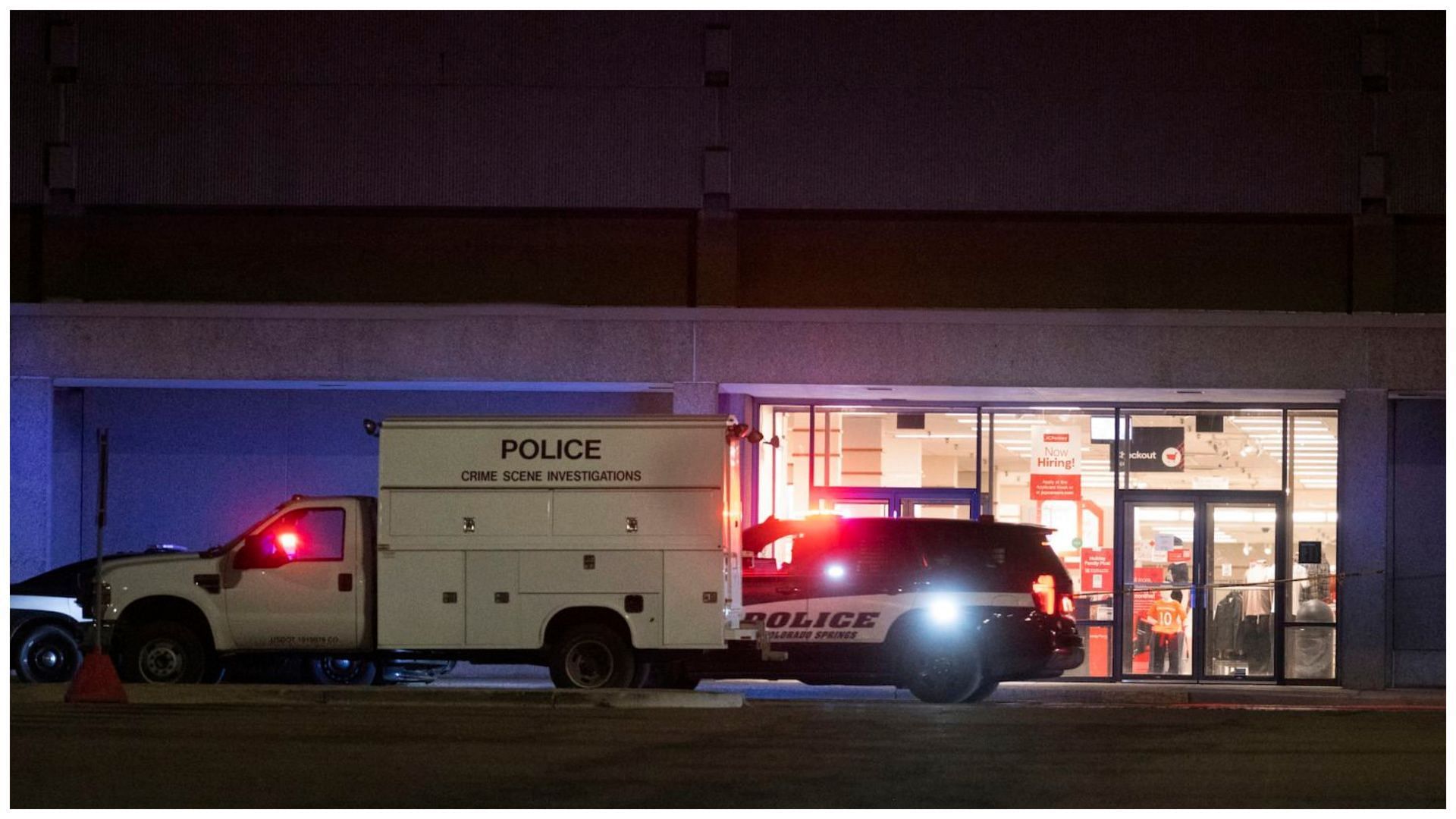 Police are currently investigating the Colorado mall shooting that took place on Christmas Eve (Image via Associated Press)