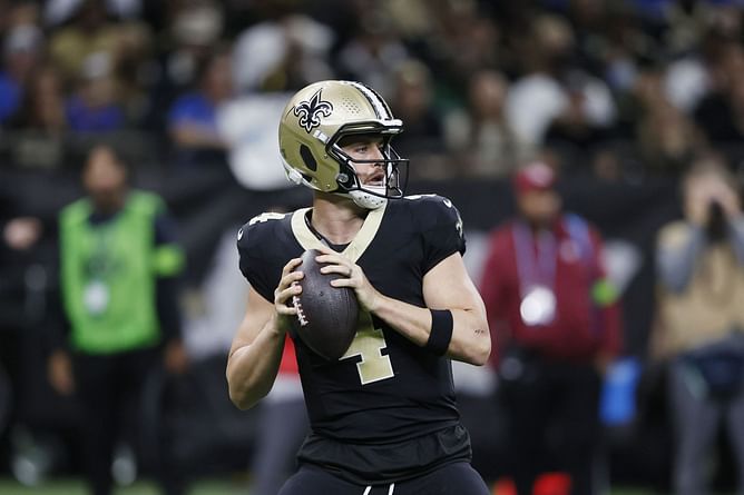 Derek Carr gets booed by Saints fans during team’s poor start vs Lions in Week 13