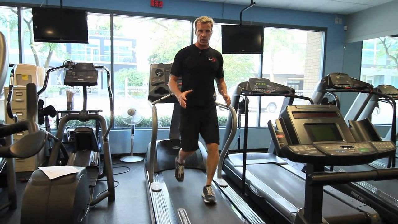 Walking backward on a treadmill (Image via YouTube/@Infofit)