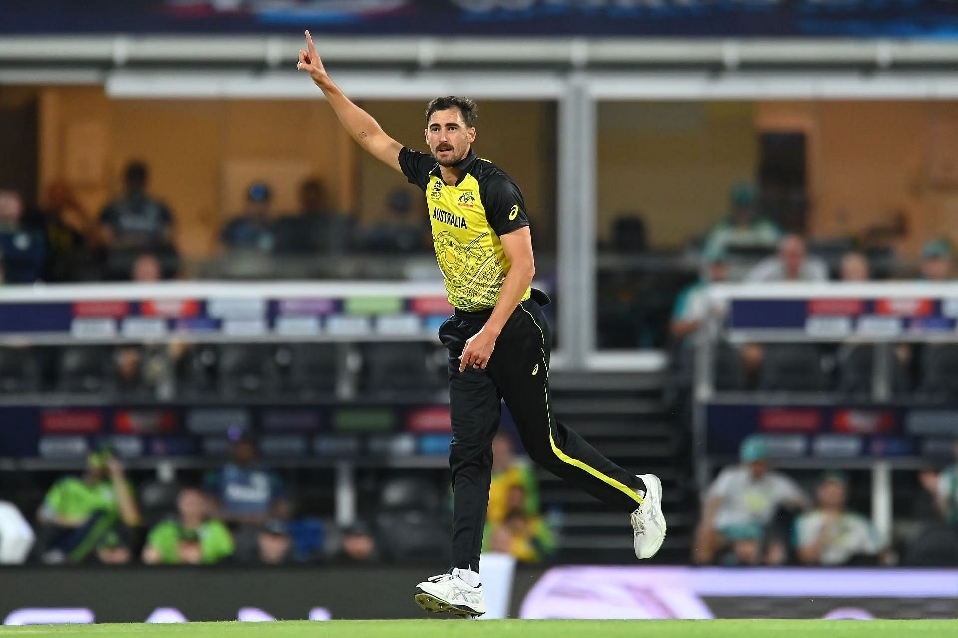 Mitchell Starc became the costliest buy in IPL auction history. [P/C: Getty]