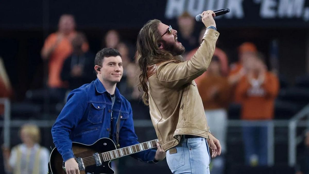 Who sang the national anthem ahead of Big 12 championship game today?