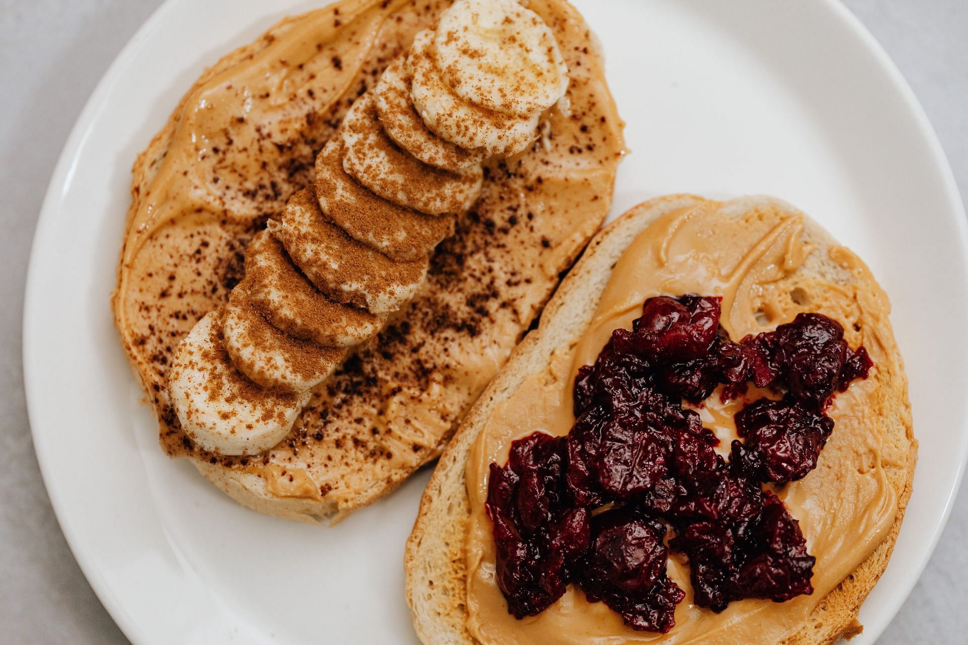 Eating peanut butter benefits (Image sourced via Pexels / Photo by Karolina)