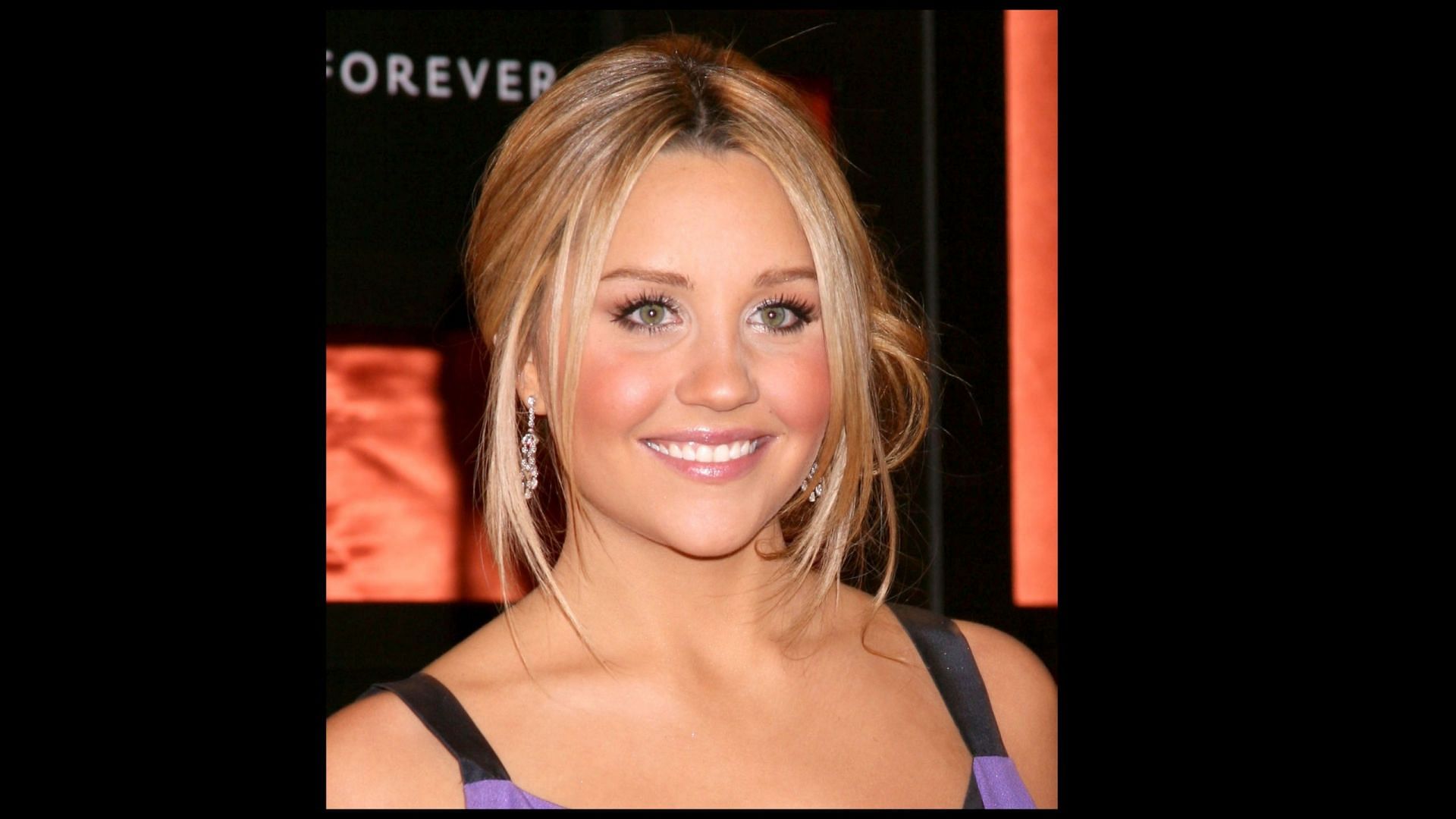 Amanda Bynes is a hollywood star loved by many for her early roles in 2000s films. (Image via Vecteezy/ Kathy Hutchins)