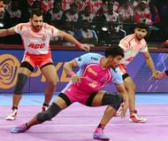 Arjun Deshwal in action against Gujarat Giants (credits: PKL)