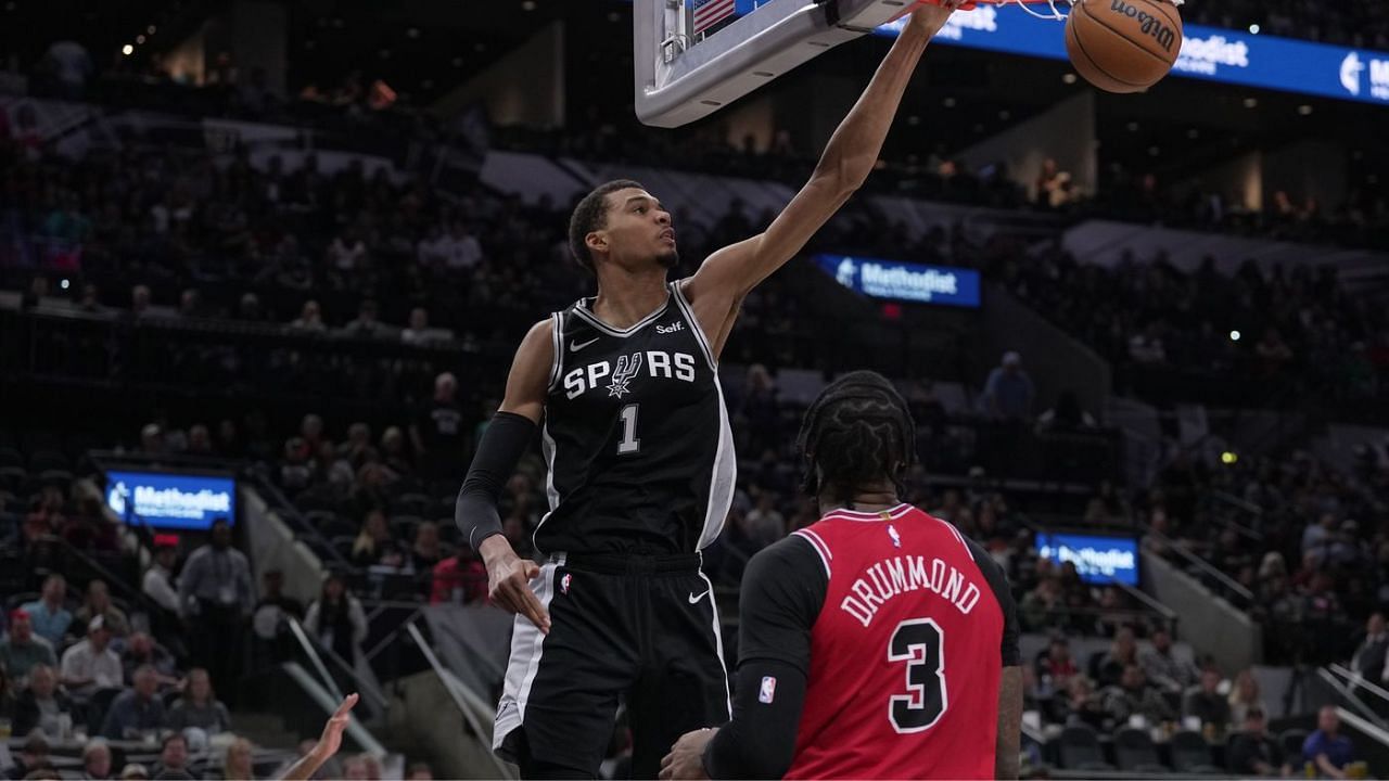 Chicago Bulls color commentator Stacey King blasted the San Antonio Spurs for repeatedly missing Victor Wembanyama on offense.