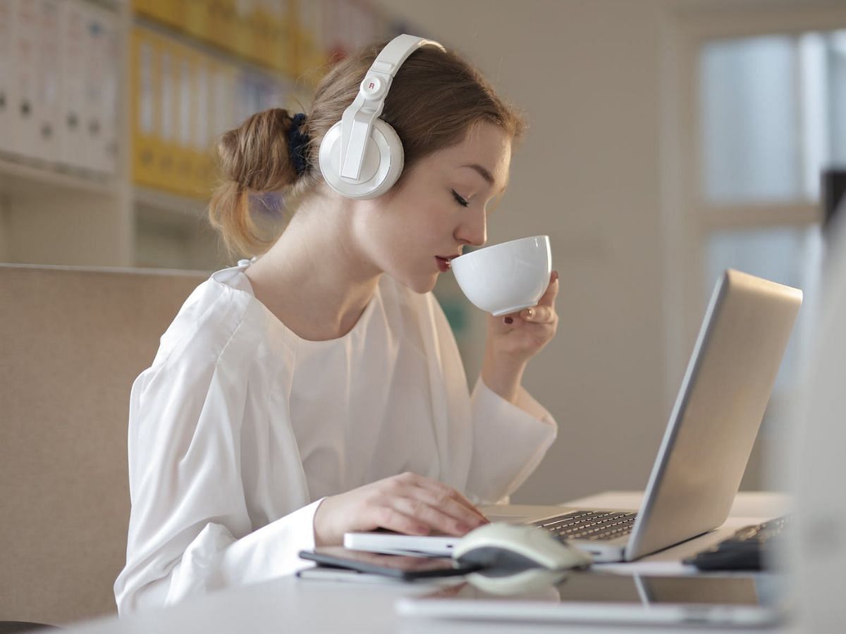 How does drinking tea benefit skin? (Image via Pexels)