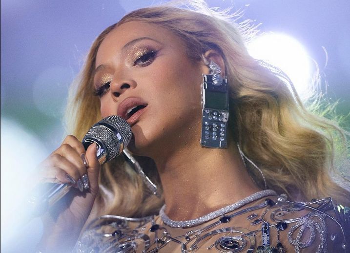 How tall is Beyoncé?