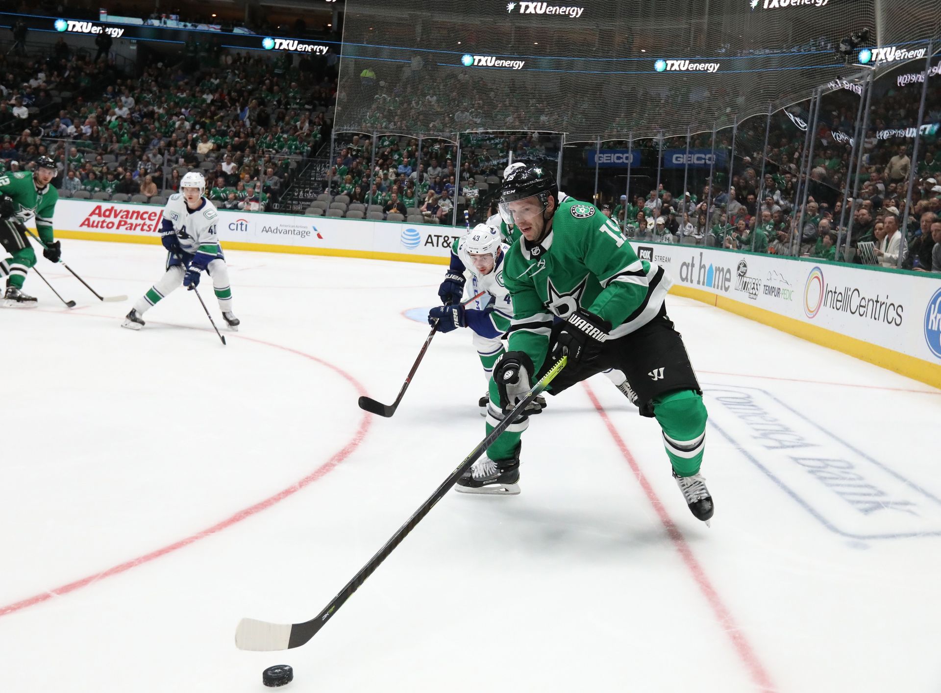 Vancouver Canucks v Dallas Stars