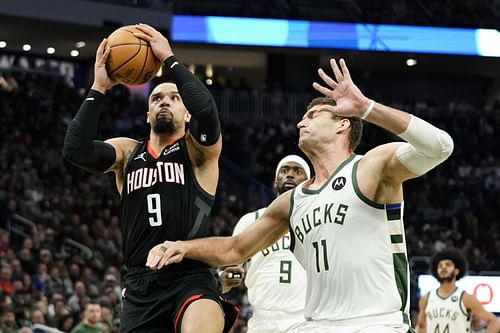 Brook Lopez (right)