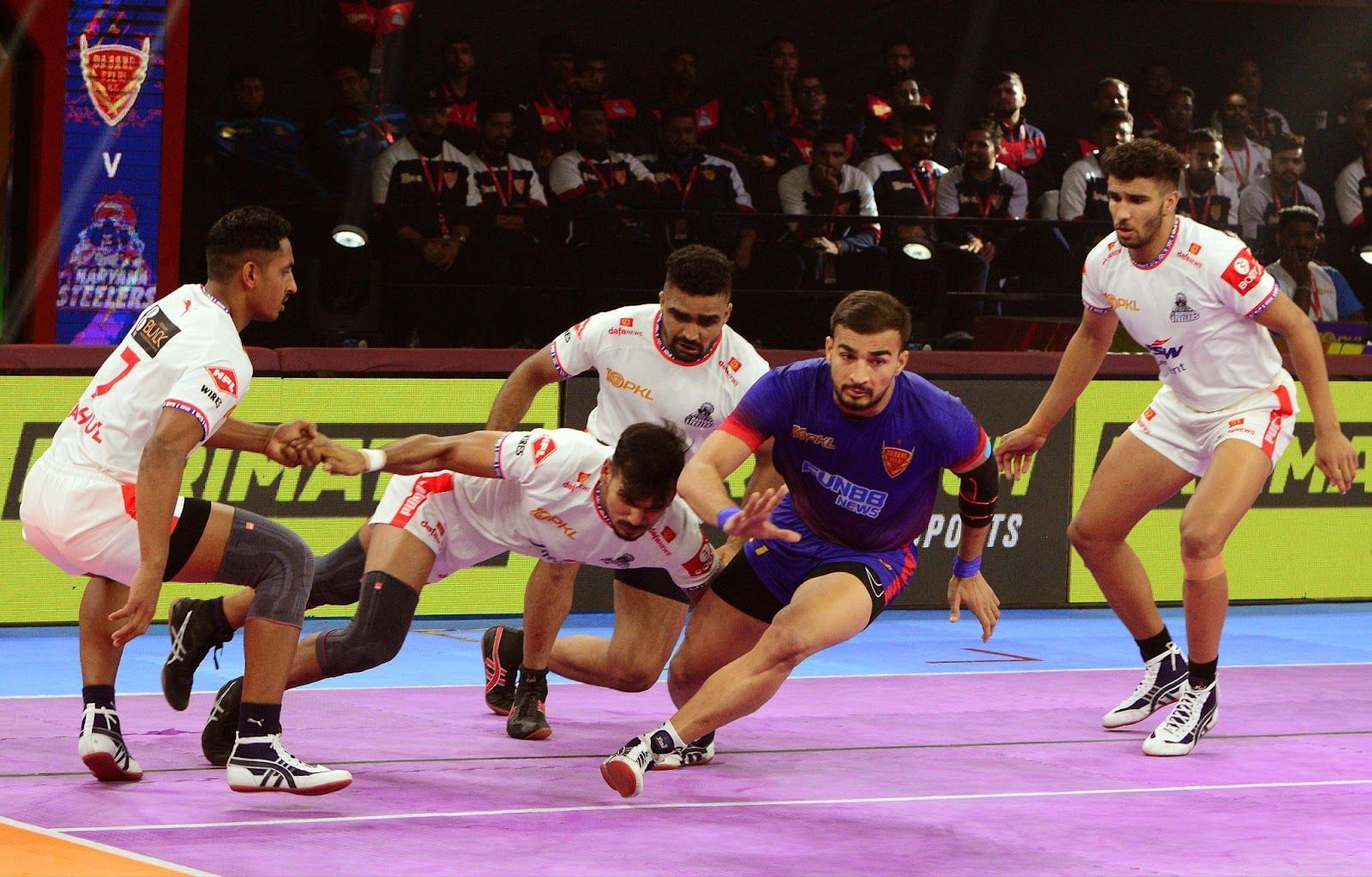 Ashu Malik in action against Haryana Steelers (Credits: PKL)