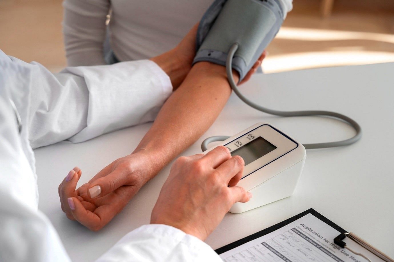 High blood pressure is asymptomatic in nature (image by freepik on freepik)