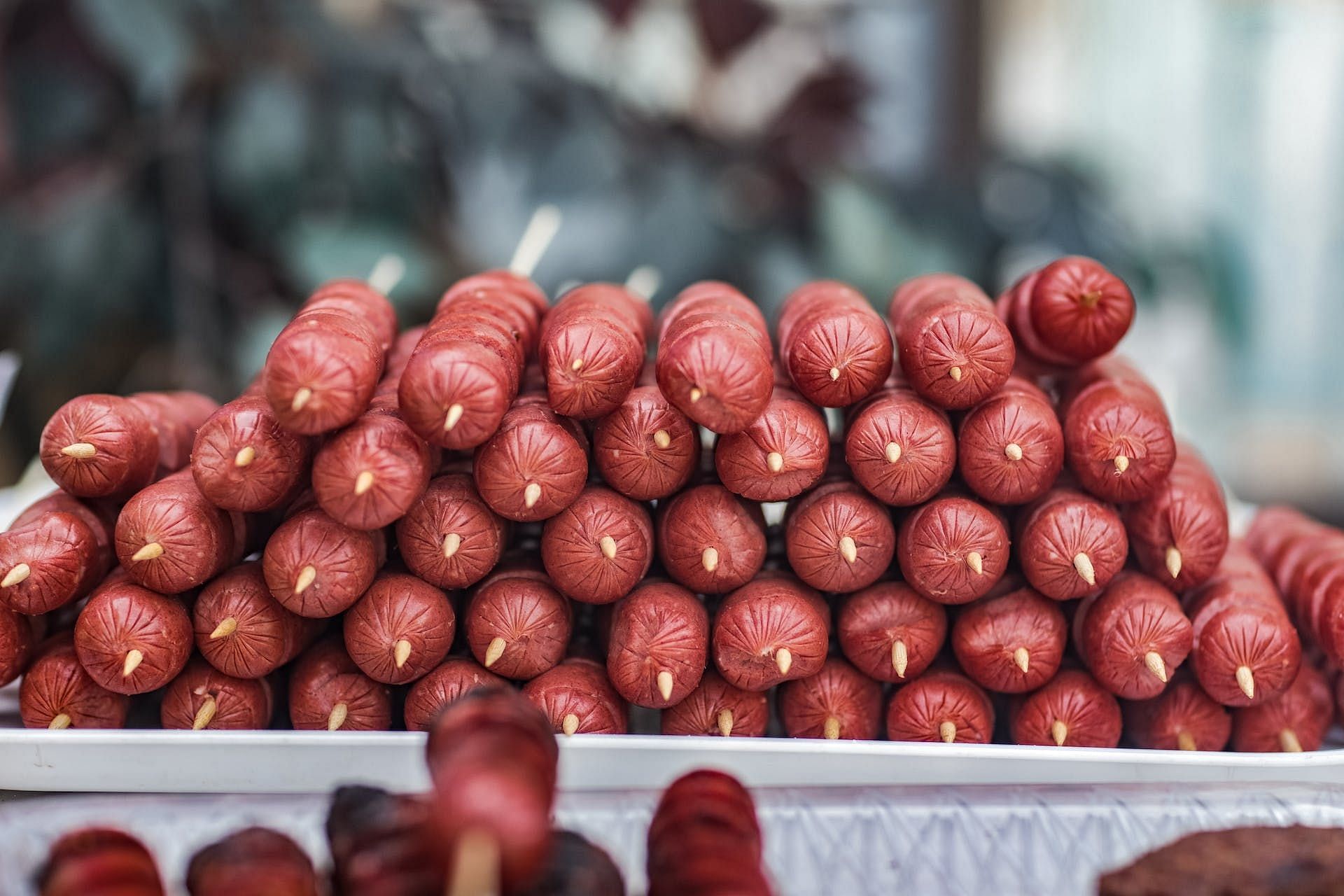 Is It Good To Eat Raw Meat? (Image via Pexels/ Luis Quintero)