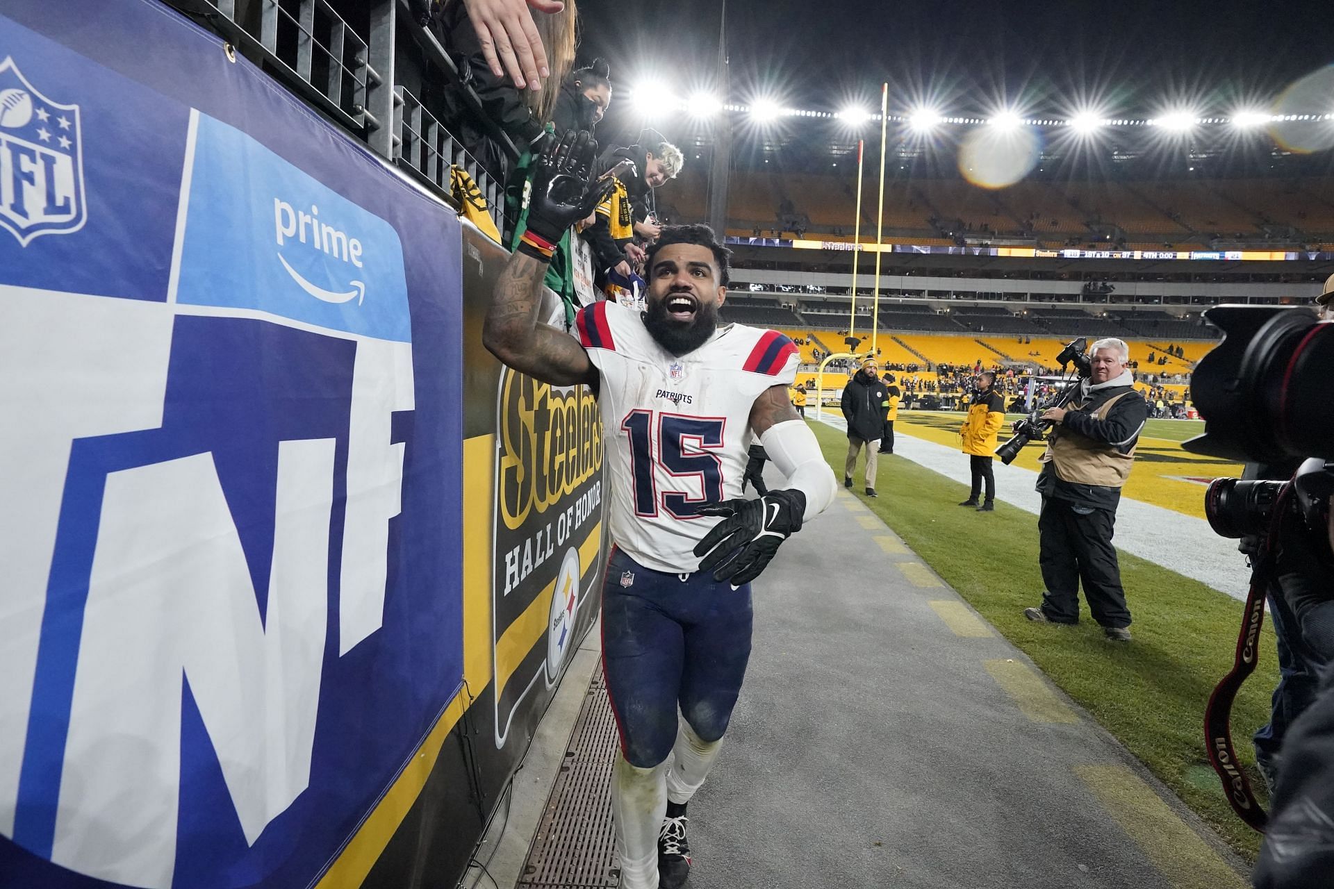 Elliott at Patriots-Steelers Football