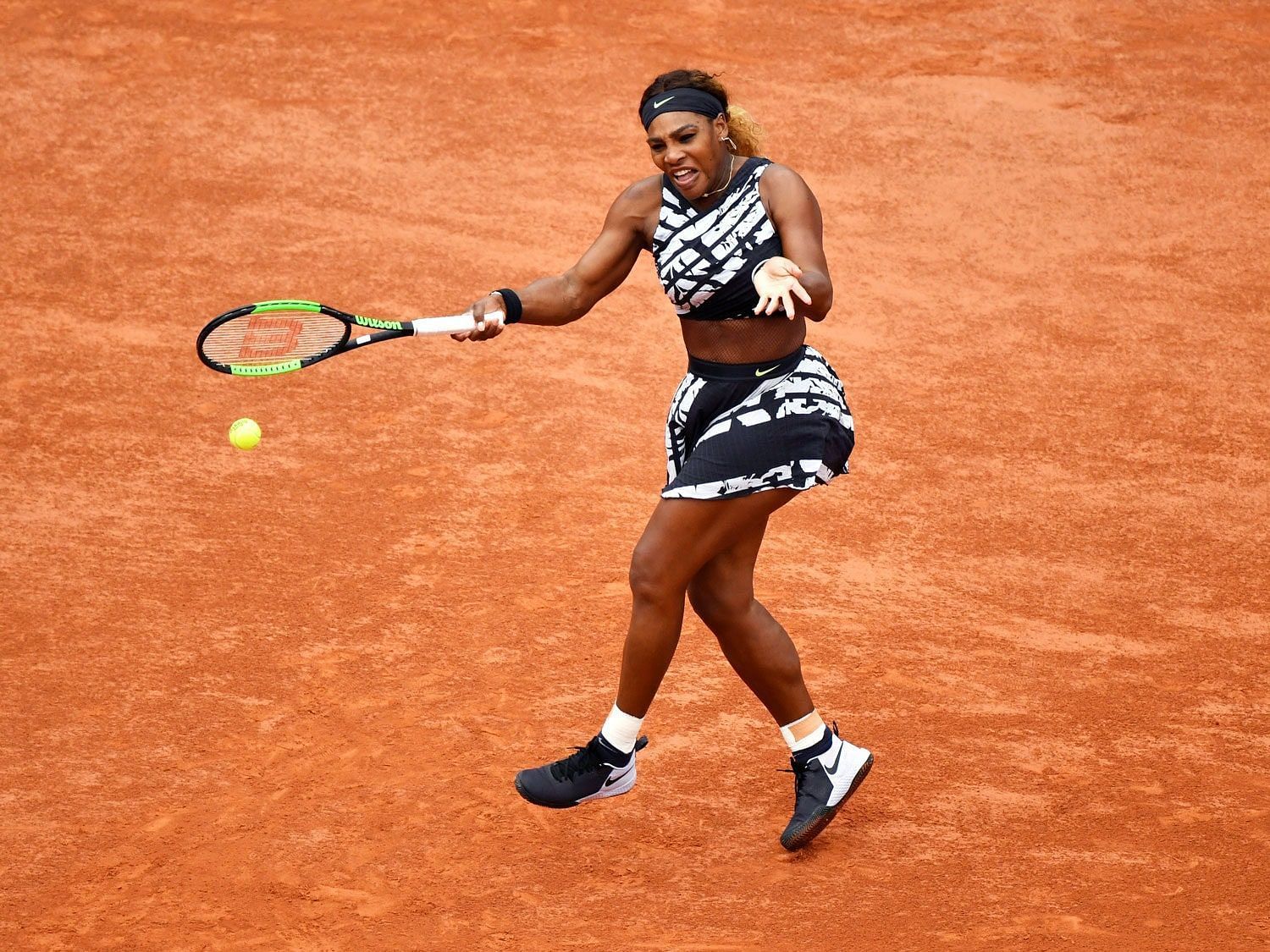 Serena Williams hits a forehand at the 2019 French Open