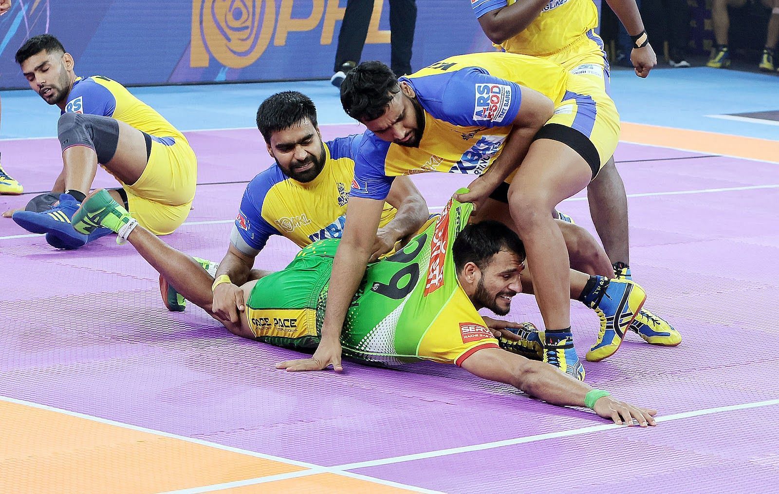 Sachin Tanwar with a Super raid against Tamil Thalaivas (Credits: PKL)