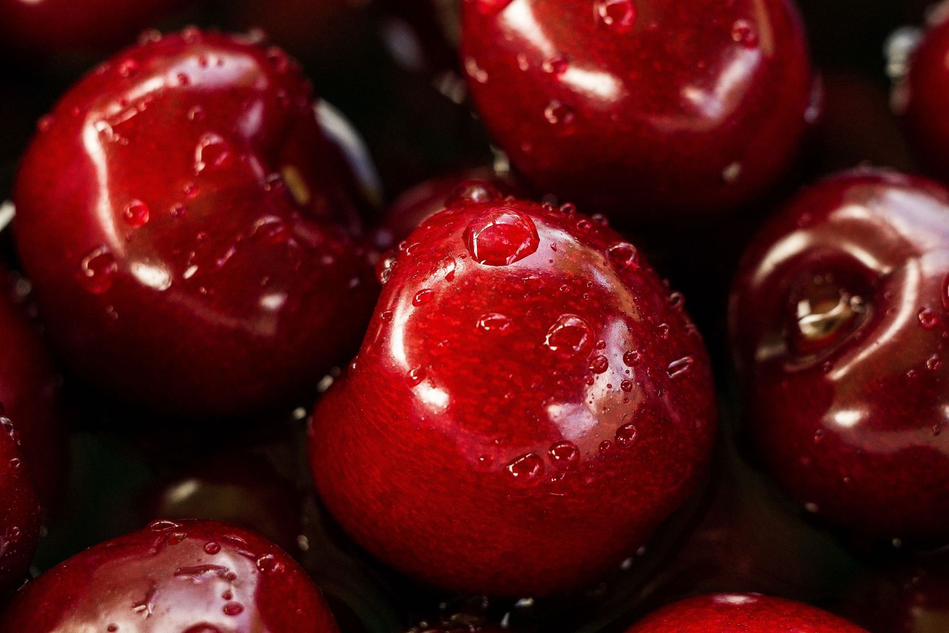 Cherry juice (Image via Unsplash/Roksolana)