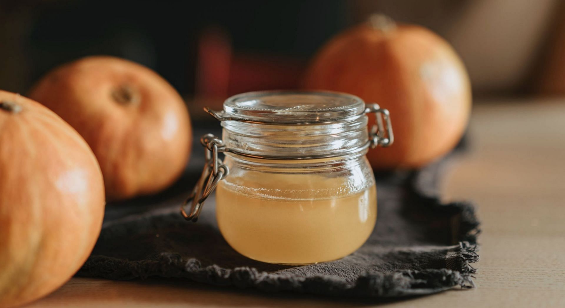 Apple cider vinegar (Image via pexels/@olia danilevich)