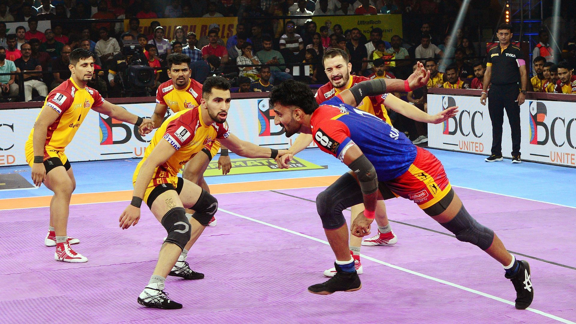 Milad Jabbari of Telugu Titans in action against UP Yoddhas (Image via Pro Kabaddi League)