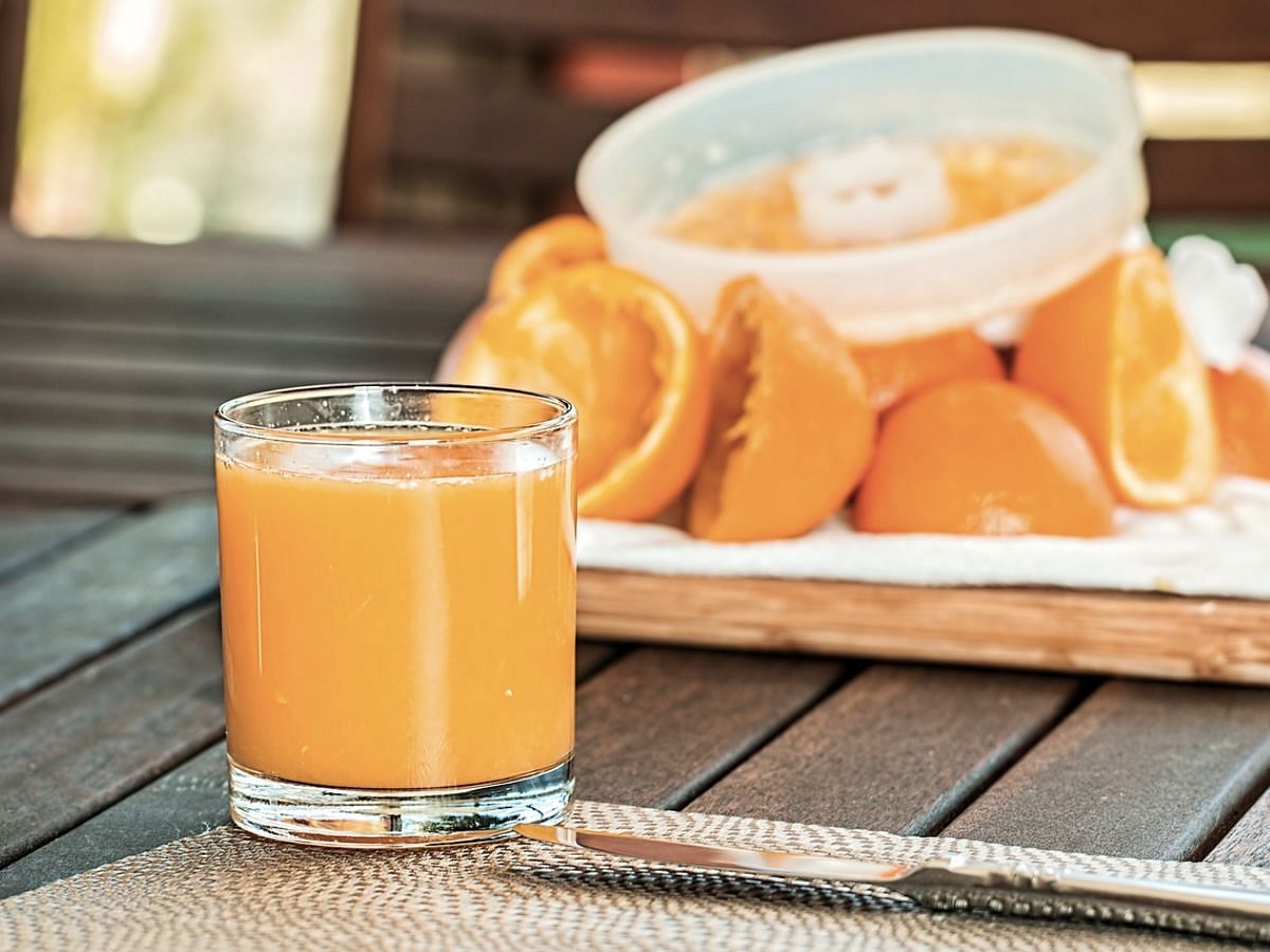 Homemade orange juice (Image via Pixabay)