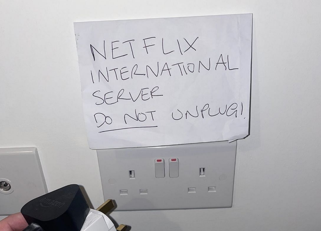 Fans react to the outage of the streaming giant (Image via X/@Bishbashbosh)