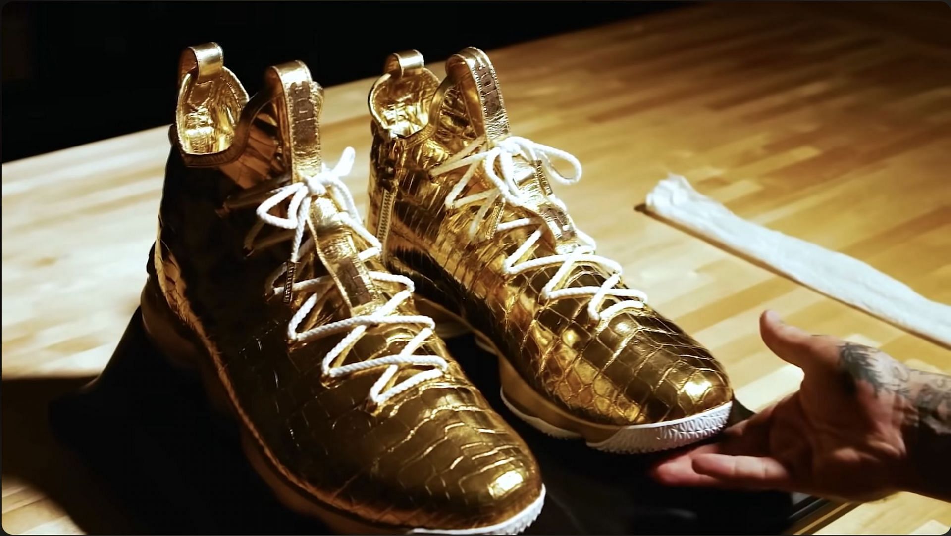LeBron James&#039; Custom Gold Nike LeBron 15 shoes